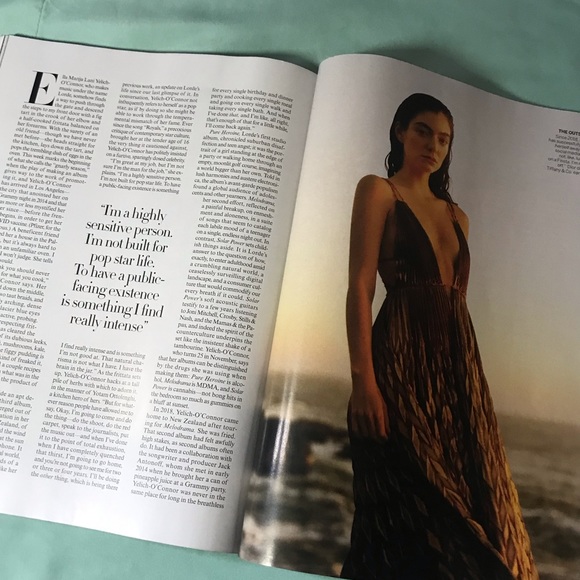 📚💅🏼 Vogue Magazine Lorde Edition October 2021 - Picture 4 of 8